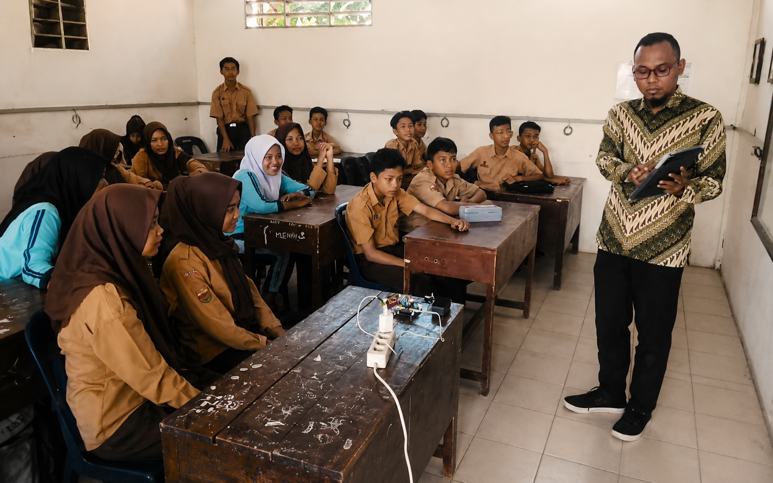 Workshop Pengenalan IoT dan Simulasi Project Smart Home, foto 2
