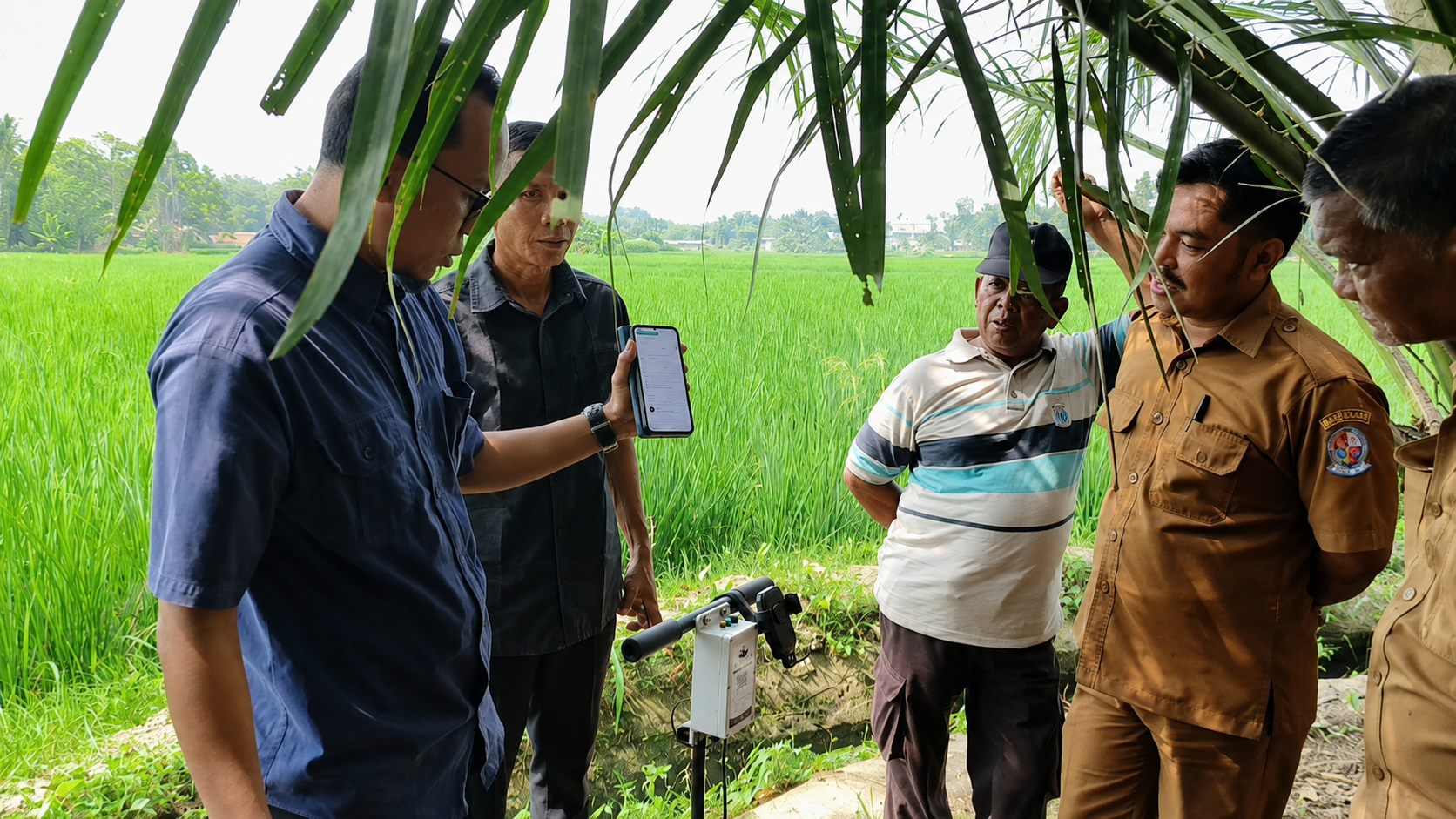 SmartNpk : Implementasi Qr to Connect IoT untuk deteksi unsur Hara NPK tanah Berbasis Data dan Monitoring lapang  pada Kelompok Tani di Desa Petangguhan, Galang Kab.Deli Serdang , foto 1